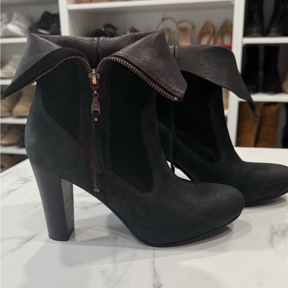 UGG Foldover boots • black leather and suede • size 9 • worn 2x - Picture 1 of 9